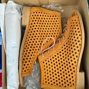 Size 8 women’s boots